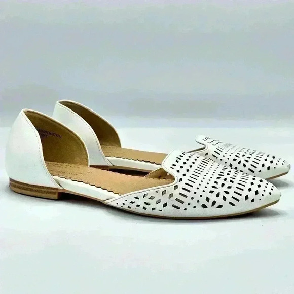Isaac Mizrahi Pointed Toe White Perforated Flats, Size 7.5 - Picture 1 of 10
